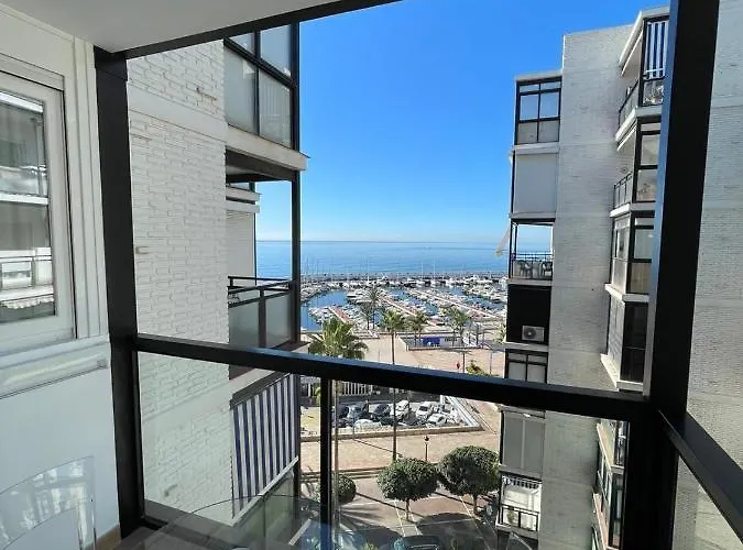 Imperio 3 - Puerto Deportivo Playa * マルベーリャ